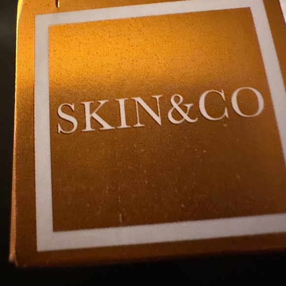 NIB SKIN&CO Roma Truffle Therapy Body Oil, 3.4 Fl Oz - Picture 3 of 7